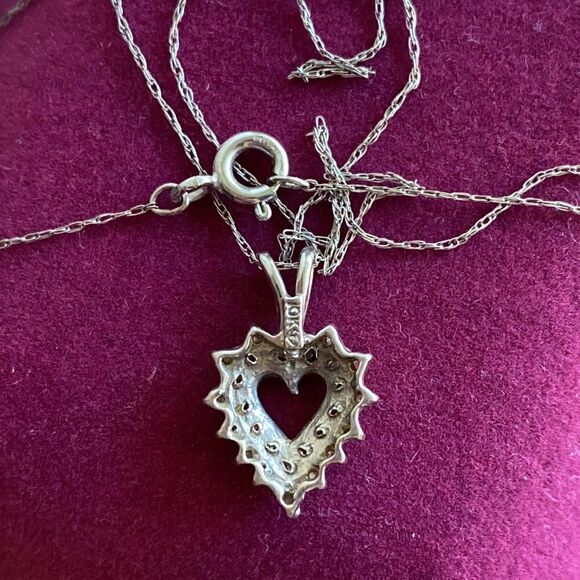 💛 Vintage 10k White Gold Diamond Heart Necklace - Picture 5 of 6